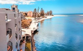 La Promenade Absolute Waterfront Apartments